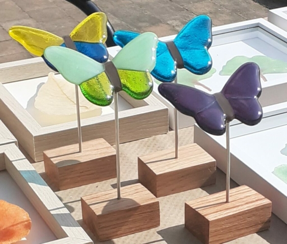 Vlinders (glas, aluminium, hout) - detail
